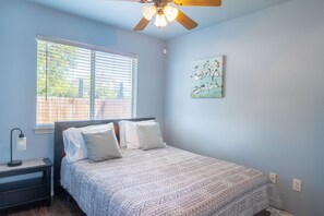 3 habitaciones, escritorio, tabla de planchar con plancha y wifi gratis