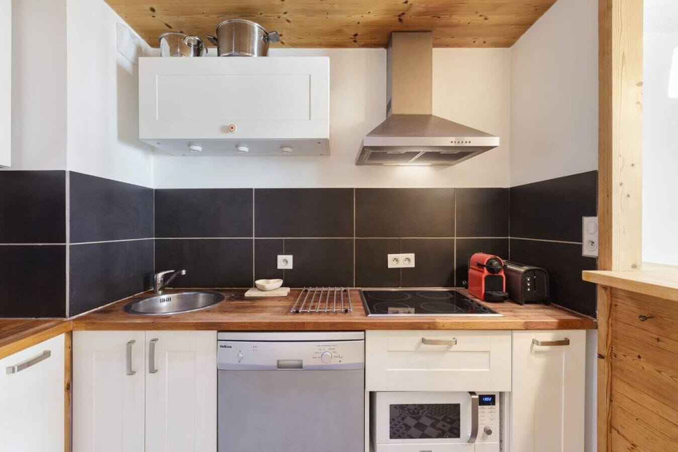 冷蔵庫、電子レンジ、コンロ、食器洗い機