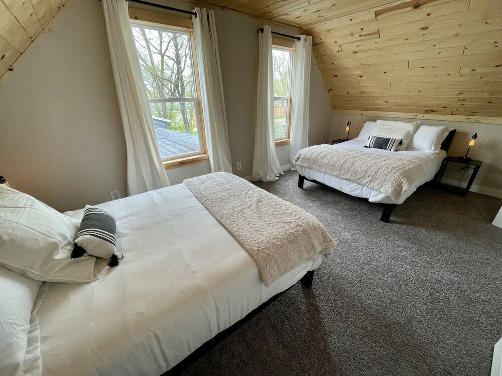 Fenced yard Trail Entrance 4 Blocks Away Firepit Cuyuna Trail