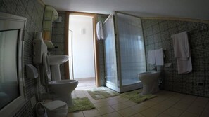 Huvila, 4 makuuhuonetta, tupakointi sallittu, yksityinen uima-allas | 4 makuuhuonetta