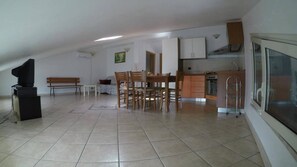 Villa, 4 chambres, fumeur, piscine privée | Intérieur