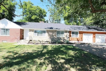 Global Vibe Parlor Renovated Full Kitchen Free Parking