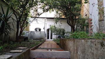 Room, 2 Bedrooms, Terrace | Property entrance