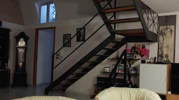 Phòng, 2 phòng ngủ, hiên | Khu phòng khách