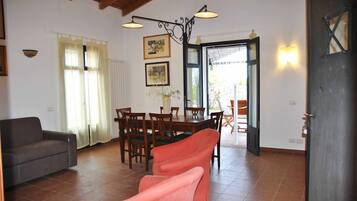 Villa, 2 Bedrooms, Patio | Lounge