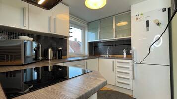 Apartment, 2 Bedrooms, Balcony, City View | Interior