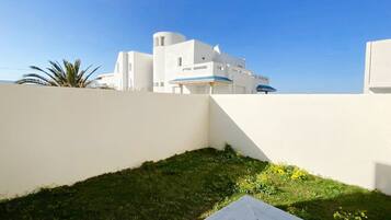 House, 2 Bedrooms, Smoking, Balcony | Garden