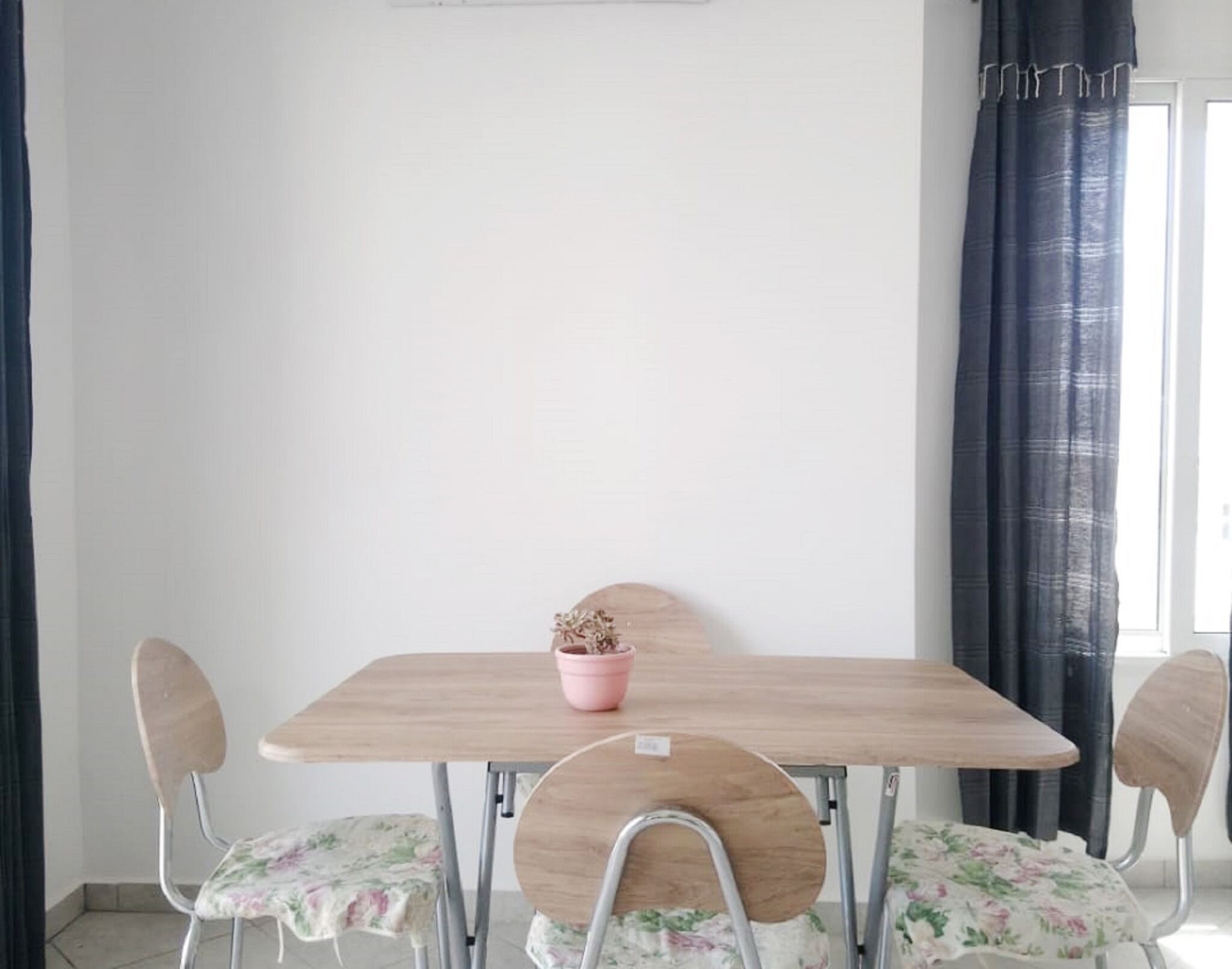 Casa, 2 habitaciones, fumadores, balcón | Comedor