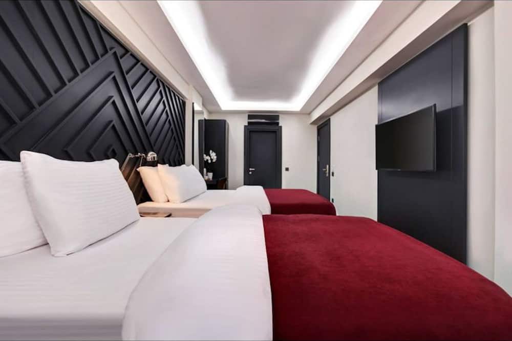 Room-luxury Triple Room in Istanbul