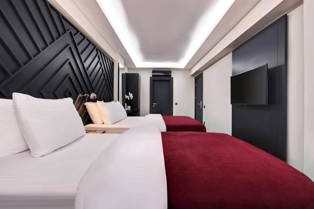 Room-luxury Triple Room in Istanbul
