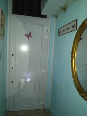 Shared Dormitory, 1 Bedroom, Garden View | Interior - Room-lockable Room Center (Antwerp)