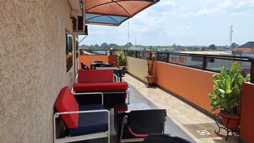 Room, 1 Bedroom, Balcony, Garden View | Terrace/patio