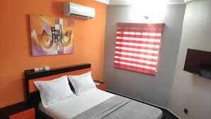 Unclassified image, 3 of 27, button - Room-standard Double Bed Bedroom in Lome (Lomé)