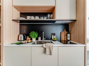 Habitación, vista a la ciudad | Área de sala de estar