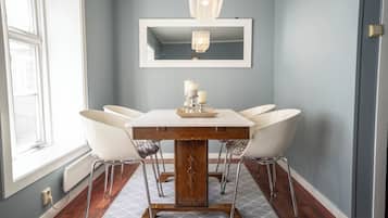 Appartement, 2 chambres, fumeurs, vue ville | Restauration