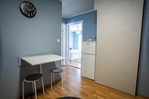 Apartment, 2 Bedrooms, Smoking, City View | Interior
