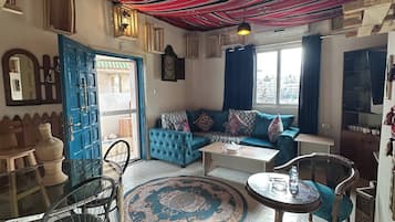 Apartment, 1 Bedroom, Smoking, Terrace | Living area
