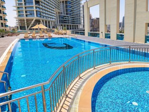 Exterior - Stylish 1br - Extra Bed With Burj Khalifa View (Dubai)