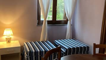 Villa, 3 Bedrooms, Accessible, Smoking | Ruang tamu | Buku-buku