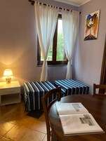 Villa, 3 habitaciones, accesible para personas con discapacidad, fumadores | Zona de estar | Libros