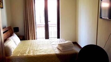 Apartment, 2 Bedrooms, Smoking, Balcony | 2 bedrooms