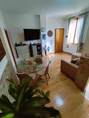 Apartment, 2 Bedrooms, Smoking, Refrigerator | Interior