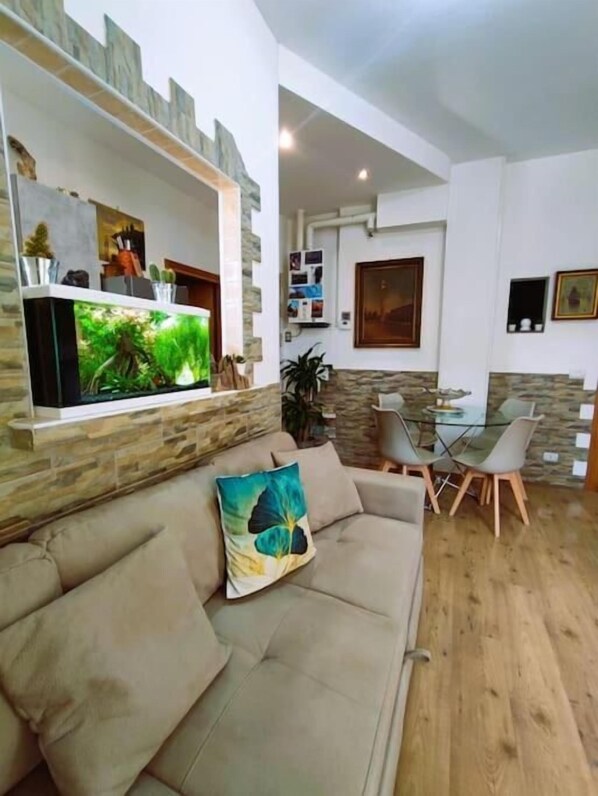 Apartamento, 2 quartos, para fumantes, geladeira | Área de estar