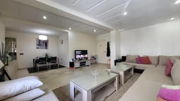 Apartment, 2 Bedrooms, Accessible, Smoking | Room amenity