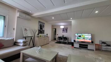 Apartment, 2 Schlafzimmer, barrierefrei, Raucher | Wohnzimmer