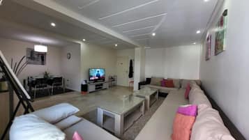 Apartment, 2 Bedrooms, Accessible, Smoking | Room amenity