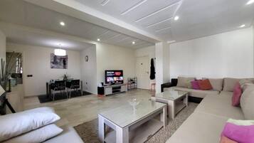 Apartment, 2 Schlafzimmer, barrierefrei, Raucher | Speisen
