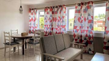 Apartment, 2 Bedrooms, Balcony, City View | Dining