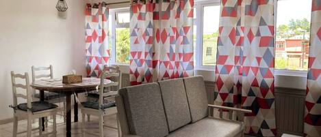 Appartement, 2 chambres, balcon, vue sur la ville | Restauration