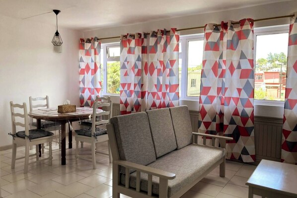 Apartment, 2 Bedrooms, Balcony, City View | Dining