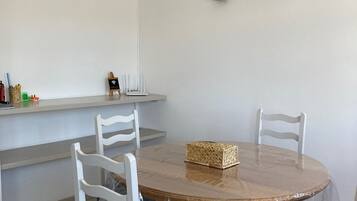 Apartment, 2 Bedrooms, Balcony, City View | Dining