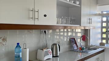 Departamento, 2 habitaciones, balcón, vista a la ciudad | Cocina privada