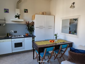 Apartment, 2 Schlafzimmer, Balkon, Stadtblick | Wohnbereich