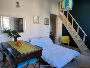 Living room - Bright Angelico Apartment in Florence - By Beahost Rentals (Florence)