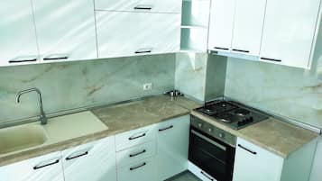 Apartment, 1 Bedroom, Smoking, Balcony | Bahagian dalam
