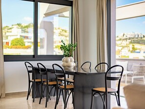 Departamento, 3 habitaciones, balcón, vista a la alberca | Comedor