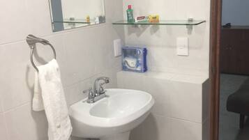 House, 1 Bedroom, Accessible, Patio | Bathroom