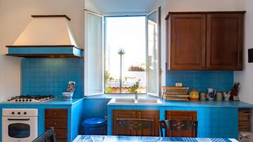 Apartment, 3 Bedrooms, Smoking, Balcony | Interior
