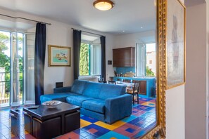 Apartment, 3 Schlafzimmer, Raucher, Balkon | Wohnbereich