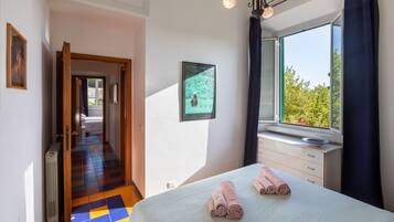 Apartment, 3 Bedrooms, Smoking, Balcony | 3 bedrooms