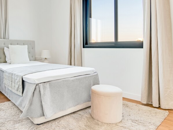 1 bedroom - Sanders Crystal 1 - Single Room With Bathroom (Limassol)