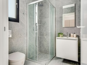 Bathroom - Sanders Crystal 1 - Single Room With Bathroom (Limassol)