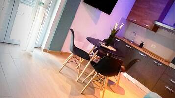 House, 1 Bedroom, Balcony, Garden View | Dining room