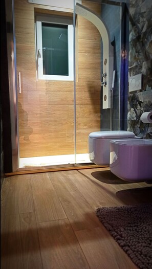 Casa, 1 camera da letto, balcone, vista giardino | Dotazioni del bagno