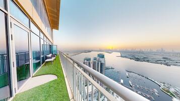 House, 4 Bedrooms, Accessible, Balcony | Property grounds