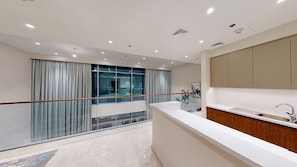House, 4 Bedrooms, Accessible, Balcony | Interior